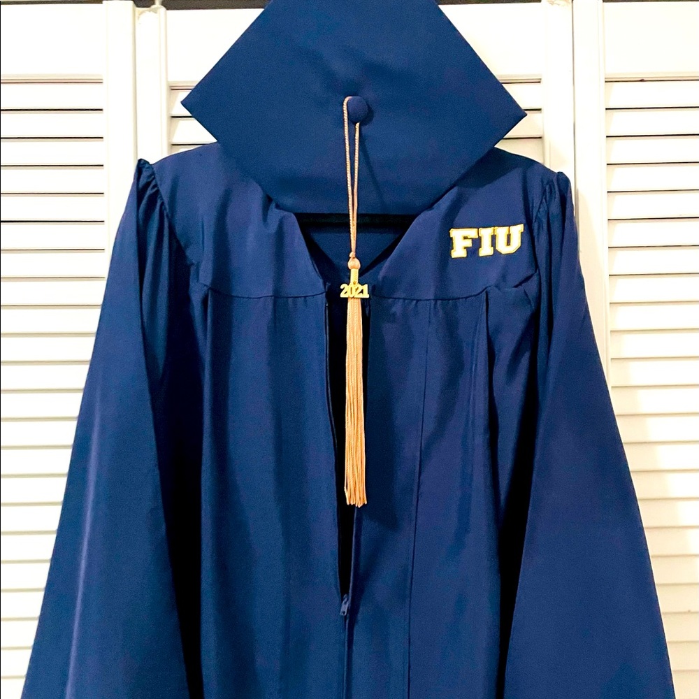 FIU Florida International University graduation cap gown and tassel,Birrete Toga